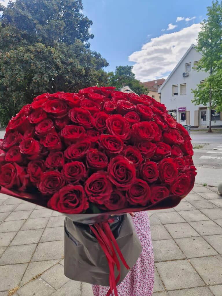 Royal 101 – Buket Crvenih ruža