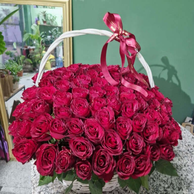 Royal 101 – Crvene ruže u korpi