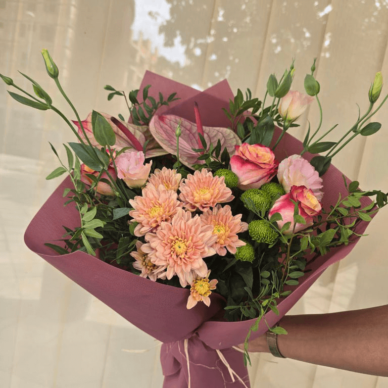 Ruzicasta Boginja medju buketima